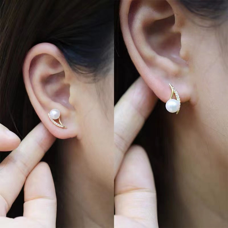 14KGF CAT EAR STUD 