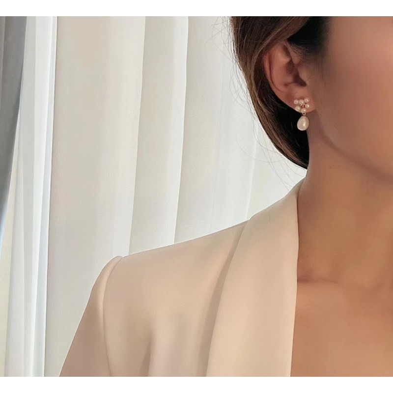 MULITI PEARLS EAR STUD 