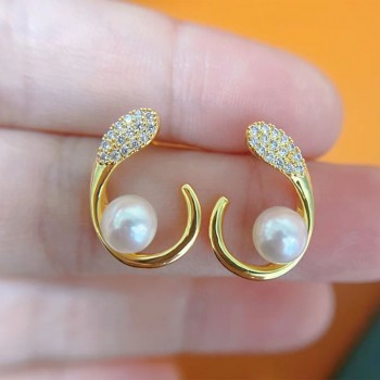 14KGF BEAN SPROUT EAR STUD