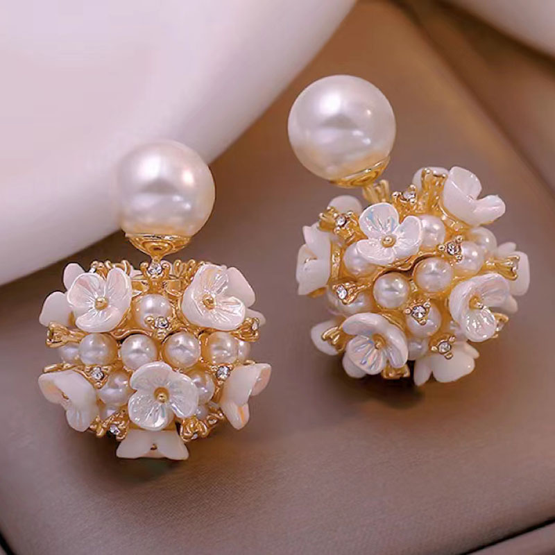 FLOWER BALL EAR STUD 