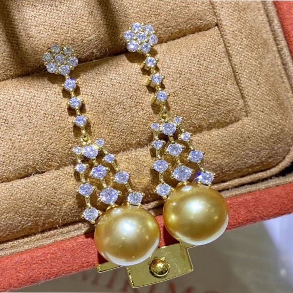 FULL INLAID ZIRCON WITH S925 SOUTH GOLDEN PEARL EARRING