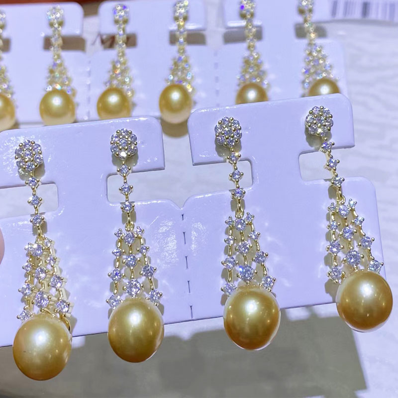FULL INLAID ZIRCON WITH S925 SOUTH GOLDEN PEARL EARRING 