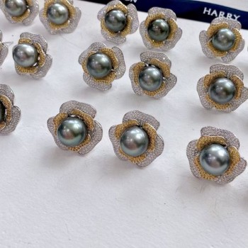 DOUBLE COLOR TAHITI PEARL EAR STUD